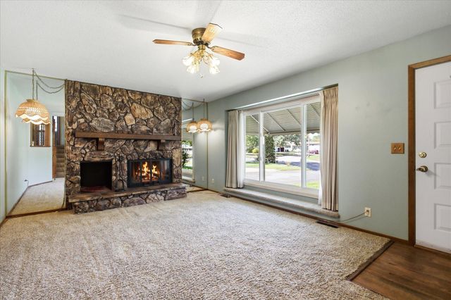 280 117th Lane NE, Blaine, MN 55434