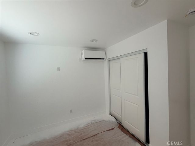 988 Valencia 5, Costa Mesa, CA 92626