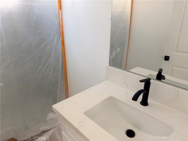 988 Valencia 5, Costa Mesa, CA 92626