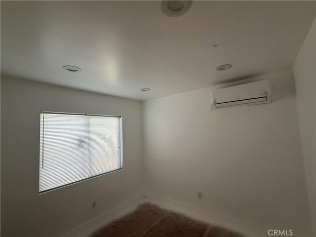 988 Valencia 5, Costa Mesa, CA 92626