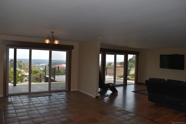 1549 Sleeping Indian Rd, Fallbrook, CA 92028
