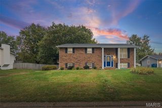 908 Long Branch Road, Troy, IL 62294