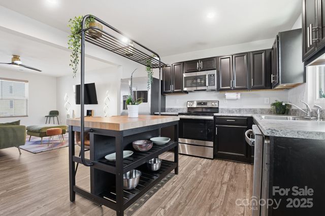 6101 Cutwater Circle, Charlotte, NC 28269