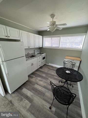 15 CATALPA LN, Levittown, PA 19055