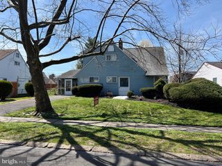 15 CATALPA LN, Levittown, PA 19055