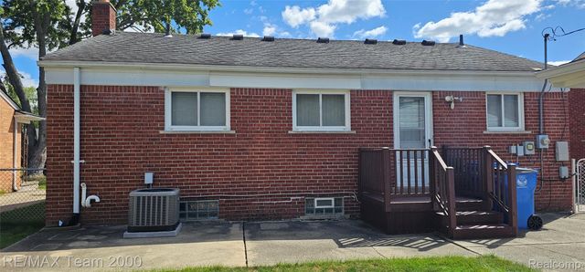 8487 Salem Lane, Dearborn Heights, MI 48127