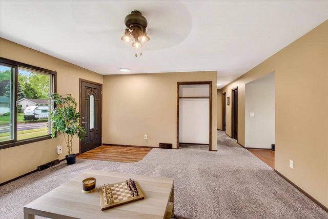 865 Miller Drive, Oregon, WI 53575