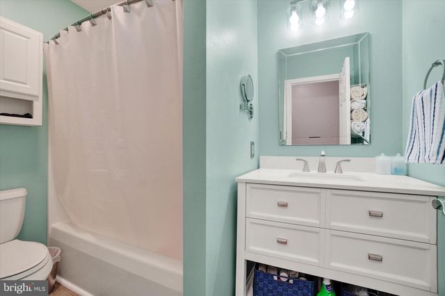 2175 ASLAN DR, York, PA 17404