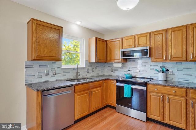 2175 ASLAN DR, York, PA 17404