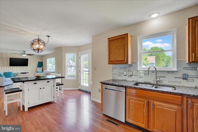2175 ASLAN DR, York, PA 17404