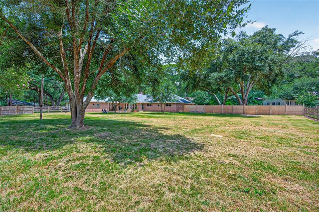 18903 Grosbeak Lane, Tomball, TX 77377