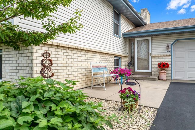 1600 132nd Lane NE, Blaine, MN 55449