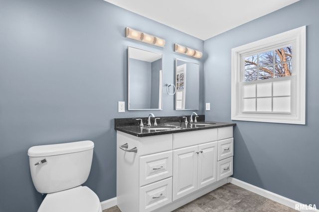 1517 W JACKSON Street, Springfield, IL 62704