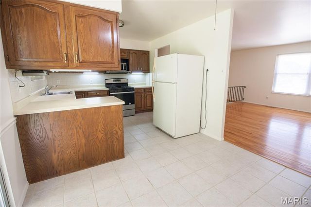 2379 Wesglen Estates Drive, Maryland Heights, MO 63043