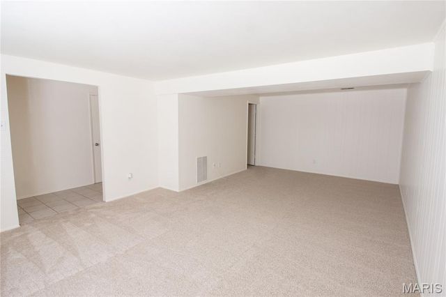 2379 Wesglen Estates Drive, Maryland Heights, MO 63043
