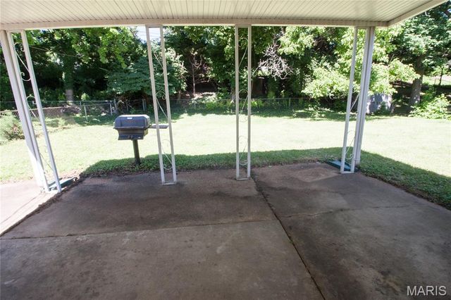 2379 Wesglen Estates Drive, Maryland Heights, MO 63043