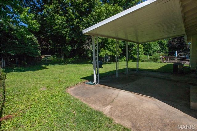 2379 Wesglen Estates Drive, Maryland Heights, MO 63043