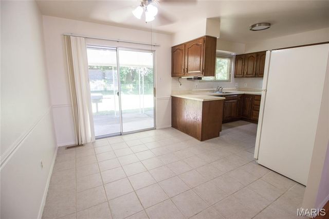2379 Wesglen Estates Drive, Maryland Heights, MO 63043