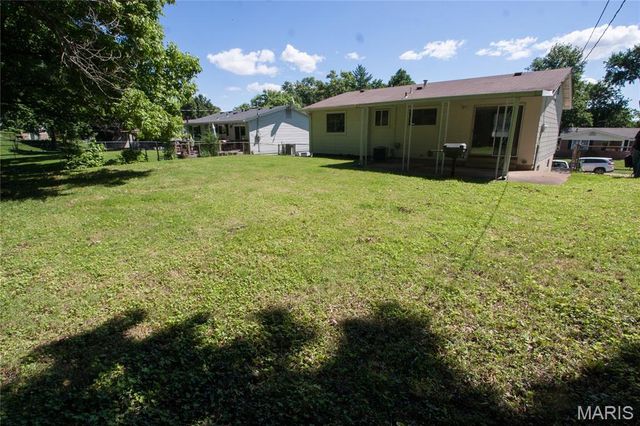 2379 Wesglen Estates Drive, Maryland Heights, MO 63043