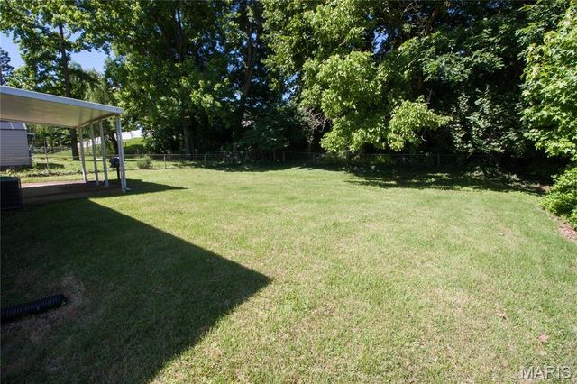 2379 Wesglen Estates Drive, Maryland Heights, MO 63043