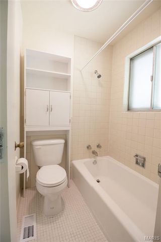 2379 Wesglen Estates Drive, Maryland Heights, MO 63043