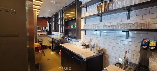 17620 Ventura Blvd, Encino, CA 91316