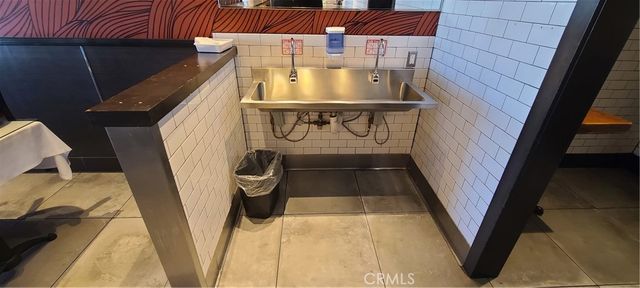 17620 Ventura Blvd, Encino, CA 91316