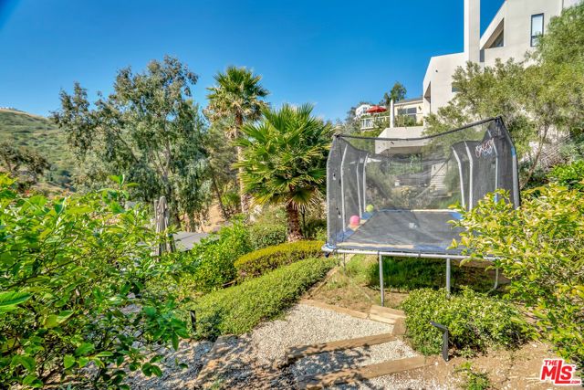 2915 Valmere Drive, Malibu, CA 90265