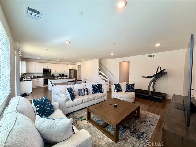 585 Bacon Ridge, Rialto, CA 92377
