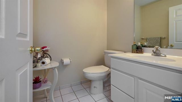 58 Parkside Court, Wayne, NJ 07470