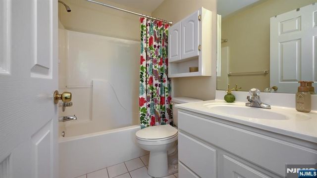 58 Parkside Court, Wayne, NJ 07470