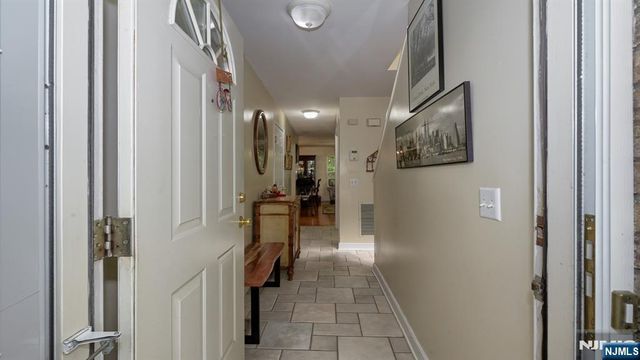 58 Parkside Court, Wayne, NJ 07470