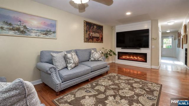 58 Parkside Court, Wayne, NJ 07470
