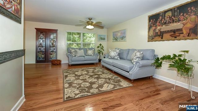 58 Parkside Court, Wayne, NJ 07470