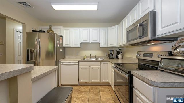 58 Parkside Court, Wayne, NJ 07470