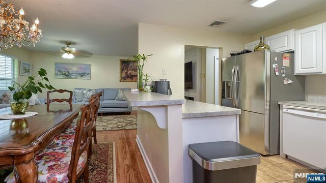 58 Parkside Court, Wayne, NJ 07470