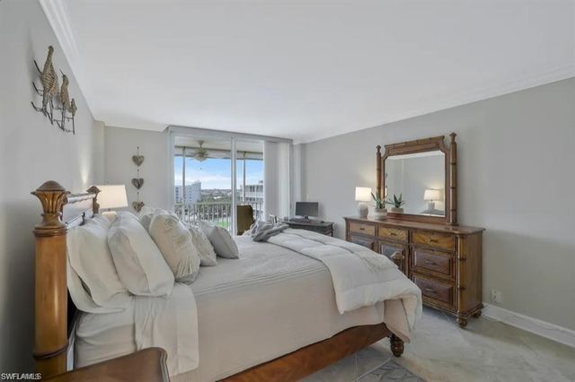 5 Bluebill AVE # 812, Naples, FL 34108