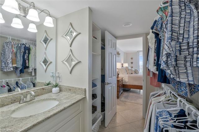 5 Bluebill AVE # 812, Naples, FL 34108