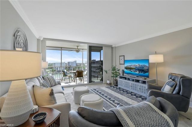 5 Bluebill AVE # 812, Naples, FL 34108