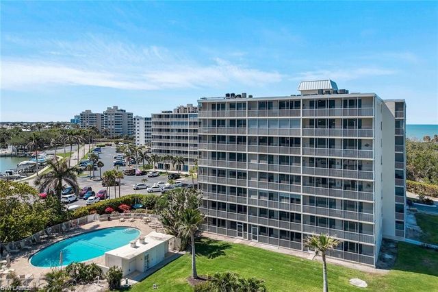 5 Bluebill AVE # 812, Naples, FL 34108