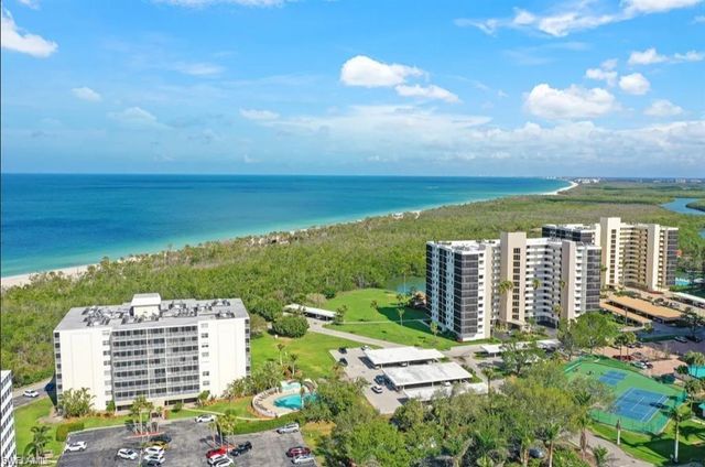 5 Bluebill AVE # 812, Naples, FL 34108