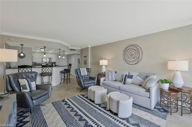 5 Bluebill AVE # 812, Naples, FL 34108