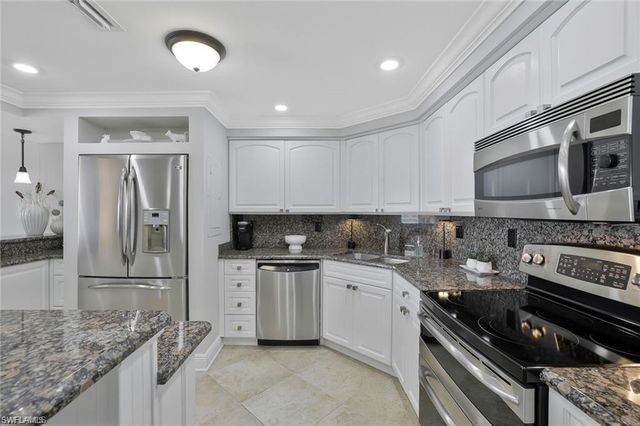 5 Bluebill AVE # 812, Naples, FL 34108