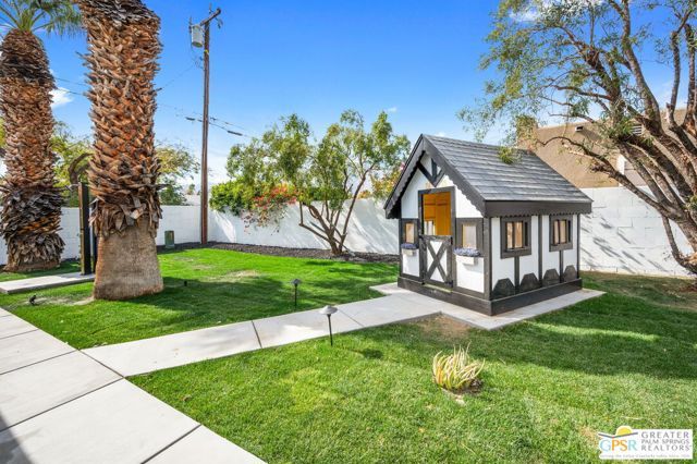 2435 E Wayne Road, Palm Springs, CA 92262