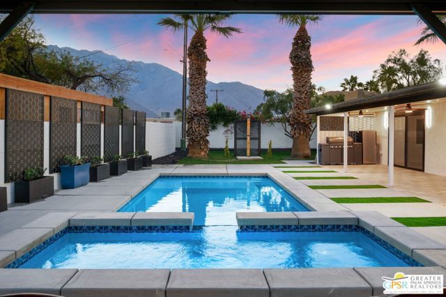 2435 E Wayne Road, Palm Springs, CA 92262