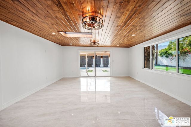 2435 E Wayne Road, Palm Springs, CA 92262