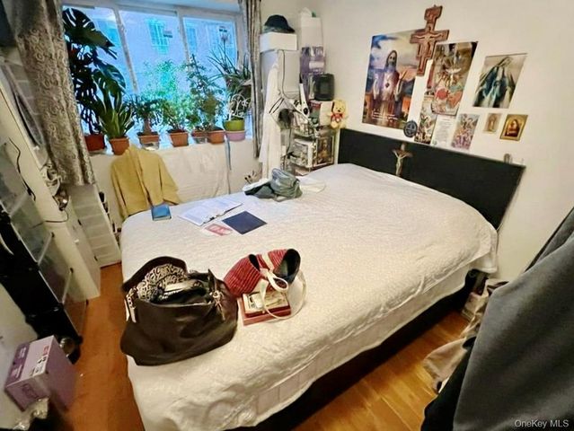 3509 Leavitt St, Flushing, NY 11354