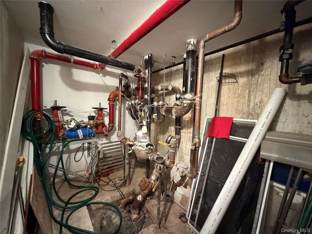 3509 Leavitt St, Flushing, NY 11354