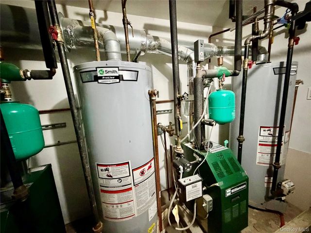 3509 Leavitt St, Flushing, NY 11354