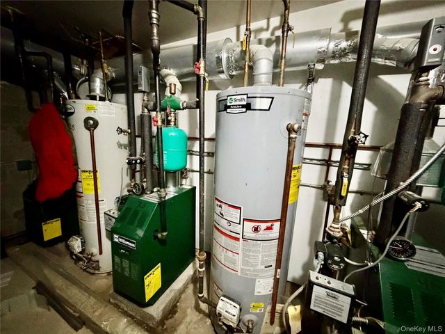 3509 Leavitt St, Flushing, NY 11354